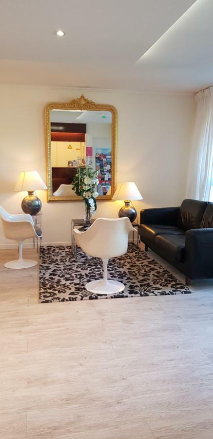 Hotel Le Galoubet Villeneuve-Loubet Dış mekan fotoğraf